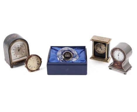 A collection of miniature clocks, comprising: a Chinoiserie miniature mantle clock, the ebonised case gilt painted with templ