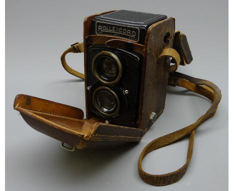 Rolleicord IIb/model 3 Twin Lens Reflex camera No.991276 with Triotar Zeiss 1;3,5 f=7.5mm lens and Compur shutter, c1938-39, 