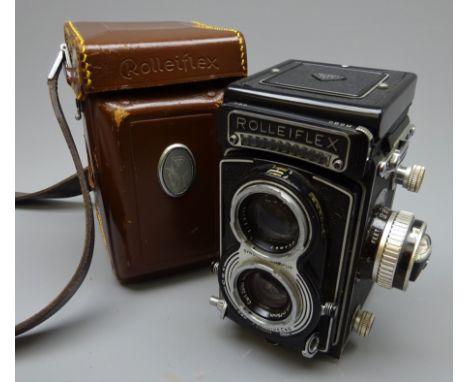 Rolleiflex Twin Lens Reflex camera No.2186525 with Zeiss Tessar 1:3.5 f=75mm lens, Synchro-Compur shutter and dual range Expo