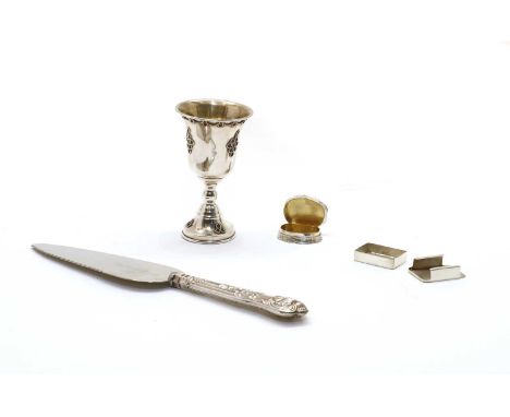 A modern silver snuff box, engine turned decoration, Birmingham 1975, 0.8ozt, 3.75cm wide, a .925 standard pill box, 0.6ozt, 