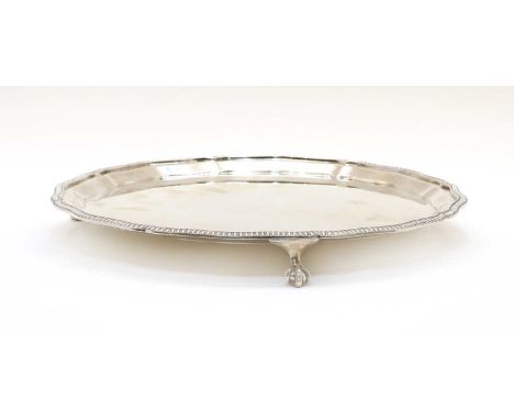 A modern silver salver by Mappin &amp; Webb, on three claw and ball feet, London 1976, 18.3ozt, 22.5cm diameterCondition repo