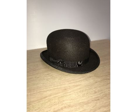 VINTAGE BOWLER HAT (size 7)