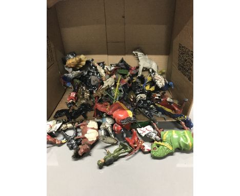 1 BOX OF VINTAGE METAL SOLDIERS ETC