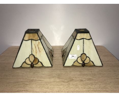 2 TIFFANY STYLE LAMP SHADES