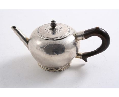 A RARE EARLY GEORGE II WEST COUNTRY MINIATURE OR TOY BULLET TEA POT on a reeded collet foot with a lift-off cover & knop fini