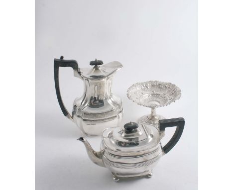 AN EDWARDIAN HOT WATER JUG with an engraved frieze around the body, maker's mark "MW&S", Sheffield 1907, a tea pot with butto