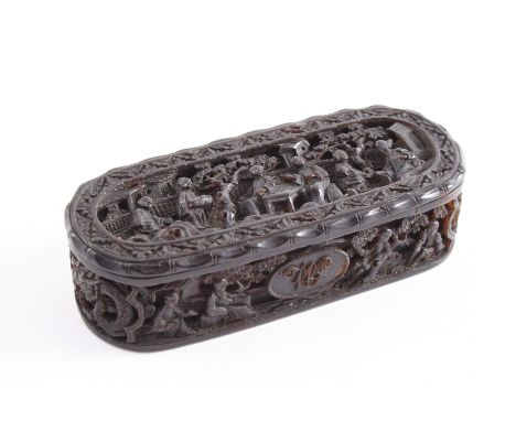 AN EARLY 19TH CENTURY CHINESE EXPORT CARVED TORTOISESHELL SNUFF BOX of rounded oblong form, decorated with figures in garden 