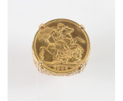 Vintage gold ring, set with Edward VII 1909 full sovereign, in a textured 9 ct yellow gold mount, with temporary 9 ct gold ri
