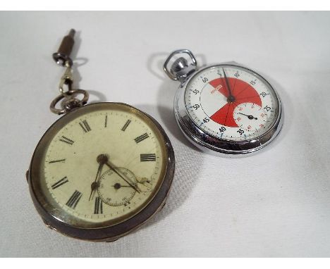 A gentleman's silver-cased pocket watch, the case having assay marks for Chester 1900 and casemaker TPH, key wind lever escap