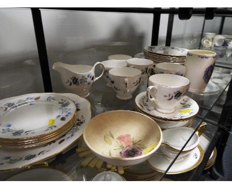 A quantity of 33 pieces of ceramic tableware by Colclough decorated with a floral pattern, a Wedgwood commemorative and a Bra