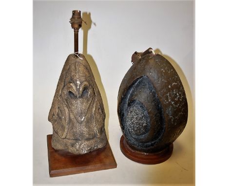 A resin table lamp in the form of a Martin Brothers style grotesque bird, h.33cm; together with one other bronzed resin table
