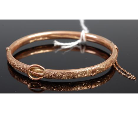 An Edwardian 9ct gold hinge bangle in the form of a belt, assay Chester 1901, 7.3g, 6.5cm in original fitted case