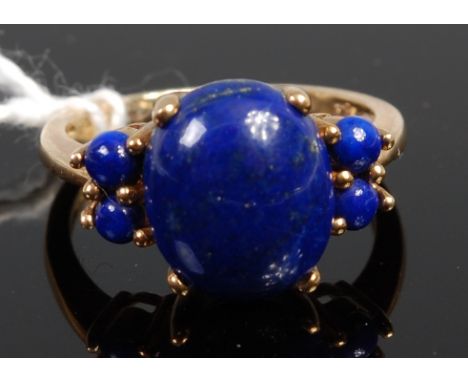 A ladies 9ct gold and lapis lazuli set dress ring, 3.9g, size O-