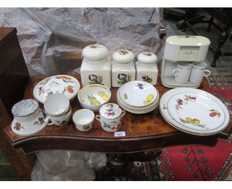 MIXED LOT INCLUDING ROYAL WORCESTER EVESHAM DINNER WARE, THREE GRADUATED JARS AND PHILLIPS TEA FOR TWO