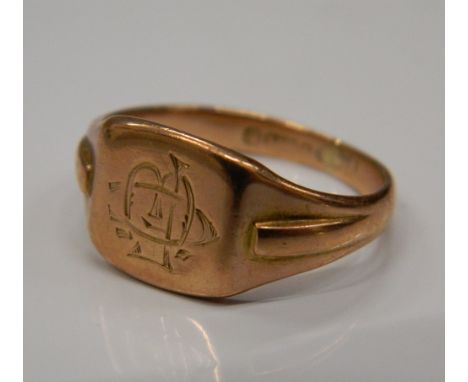 A gentleman's 9 ct gold signet ring. Ring size R (4.2 grammes).