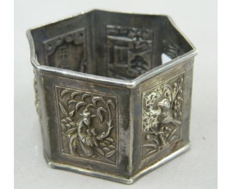 A Chinese silver napkin ring. 5 cm diameter (24 grammes). 