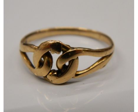 A 9 ct gold lover's knot ring. Ring size L/M (2.2 grammes).