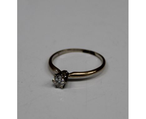 An unmarked gold diamond solitaire ring. Ring size N/O (1.4 grammes total weight)