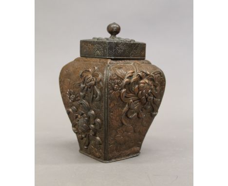 A Japanese tea caddy. 15 cm high.