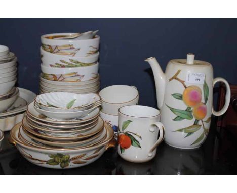 LOT OF ROYAL WORCESTER DINNER WARE