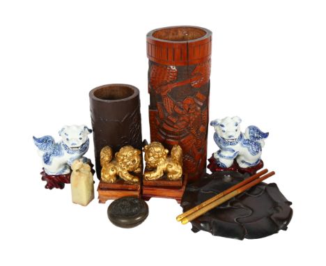 2 carved Oriental bamboo pots, tallest 24.5cm, a pair of giltwood Kylin on fitted stands, ceramic dogs on fitted wooden stand