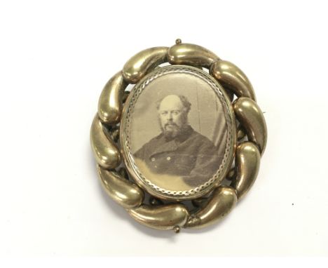 A late Victorian double sided portrait brooch. Postage B