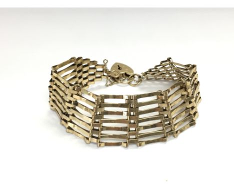 A 9ct gold gate bracelet. 13.42g Postage B