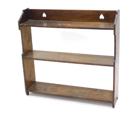 An Edwardian oak hanging wall shelf, of three levels, 58cm high, 60cm wide. 