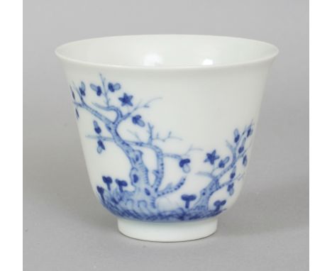 A CHINESE BLUE & WHITE PORCELAIN WINE CUP, the sides decorated with a tree and lingzhi, the reverse with a poem, the base wit