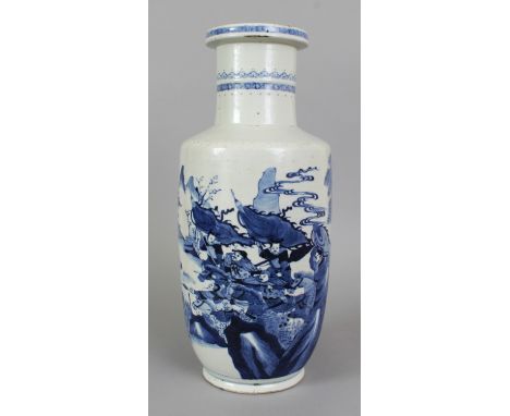 A LARGE CHINESE KANGXI STYLE BLUE & WHITE PORCELAIN ROULEAU VASE, decorated with rockwork and a scene of battling warriors, 1