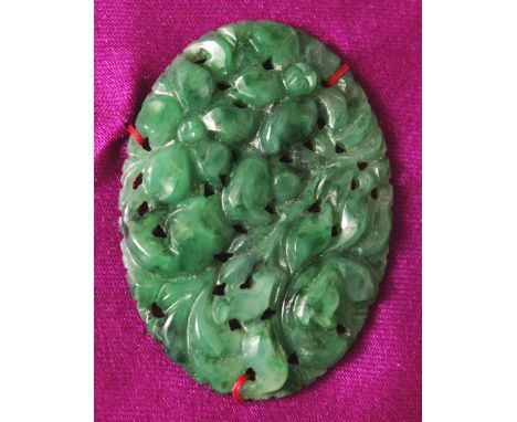 A SMALL FINE QUALITY 20TH CENTURY CHINESE CARVED & PIERCED SPINACH-GREEN JADE OVAL PLAQUE, mounted on card, the jade with det