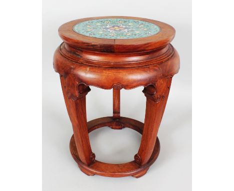 A 20TH CENTURY CHINESE CLOISONNE & CARVED HARDWOOD STAND, of barrel form, the top surface inlaid with a circular cloisonne pl