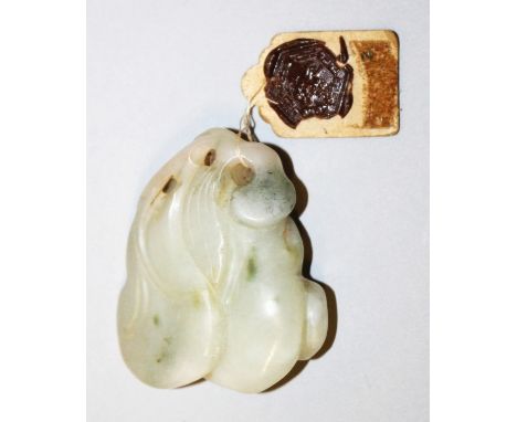 19TH/20TH CENTURY CHINESE JADE CARVING OF TWO OVERLAPPING LEAF SHROUDED GOURDS, with attached export seal, 2.2in x 1.9in at w