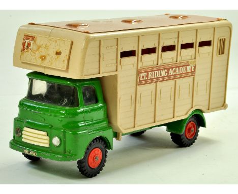 Triang Jumbo Series Horsebox. Generally good. Note: We are always happy to provide additional images for any lot listed in ad