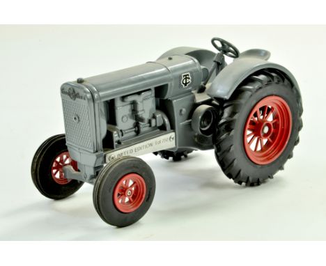 Spec Cast Twin City Vintage Tractor, 1/16, Limited Edition of 750. Appears excellent.  Note: We are always happy to provide a