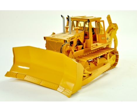 First Gear 1/25 Construction issue comprising Allis Chalmers HD41 Crawler Tractor with Dozer and Ripper. This is a simply stu