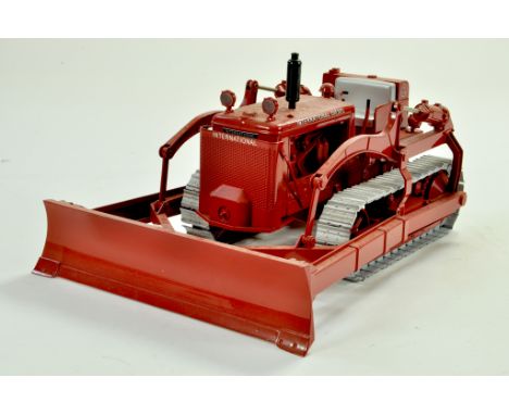 Spec Cast 1/16 Farm issue comprising International TD14A Crawler Tractor Dozer. Appears Excellent, albeit dusty. Note: We are