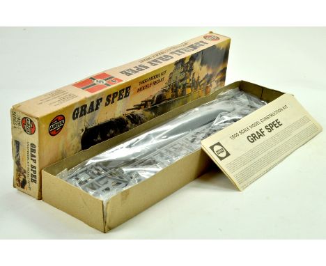 Airfix early 1/600 model military kit of Graf Spee. Complete with instructions in box.  Note: We are always happy to provide 