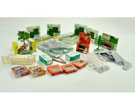 Assorted Britains comprising Accessories, Hedges, Trees, Fencing and other items. Generally good to very good. &nbsp;Note: We