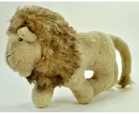 Merrythought nice large male Lion with particularly splendid mane, great pads and claws, 42cm. Note: We are always happy to p