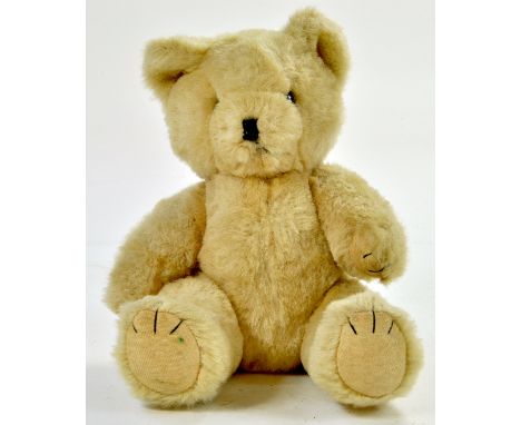 Handsome retro Teddy bear, very good.  Note: We are always happy to provide additional images for any lot listed in addition 