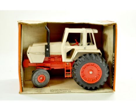 Ertl 1/16 farm issue comprising Case Tractor. Appears good to very good, lacking decal,  in box. Note: We are always happy to