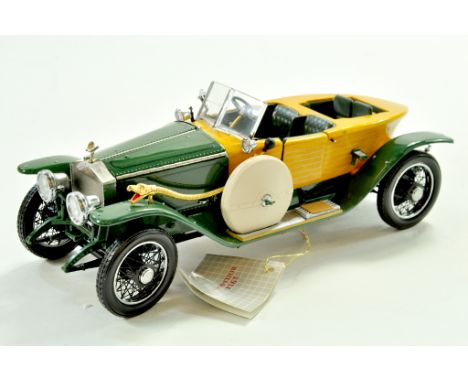 Franklin Mint 1/24 high detail 1914 Rolls Royce Wood Body. Generally very good with some minor display wear.  Note: We are al