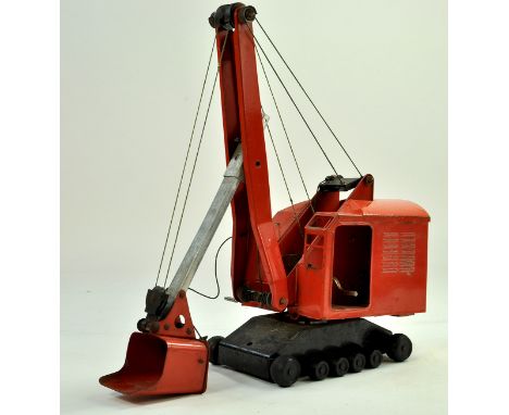 Large Triang Pressed Steel Line Face Shovel. Generally very good, would benefit from a clean, a new set of tracks.  Note: We 