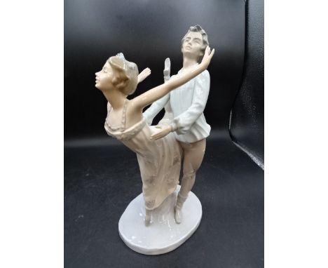Nao Dancing Couple figurine H32cm approx&nbsp;