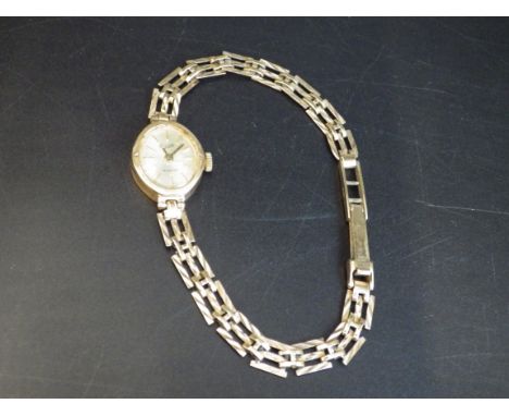9ct gold vintage ladies Everlite quartz watch