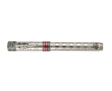 Montegrappa, Tribute to Ayrton Senna, Ed. Limitée n°573/610, stylo plume en argent, bec en or gris 750, signé, long. 13.8 cm,