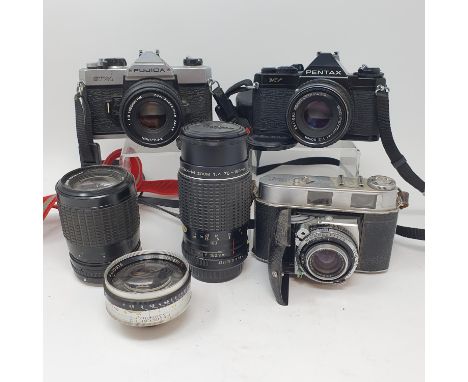 A Pentax MB camera, and various other photography equipment (box) 