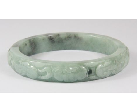 A carved jade bangle, Dia. 7.5cm.
