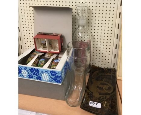 A quantity of vintage glassware.